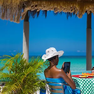legends-beach-resort.comcaribbean.com/